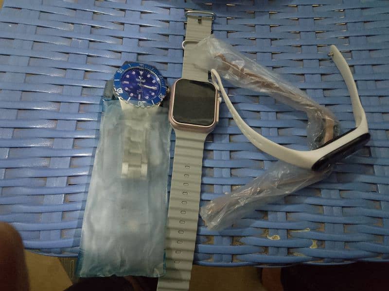 smart watches 2 brand new 2 used 1