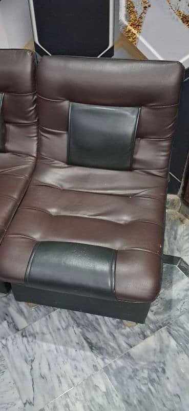 2 one seater sofa chairs 1