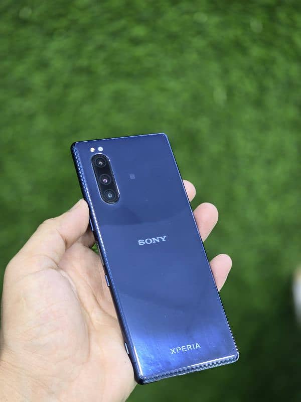 Sony  Expria 5 3