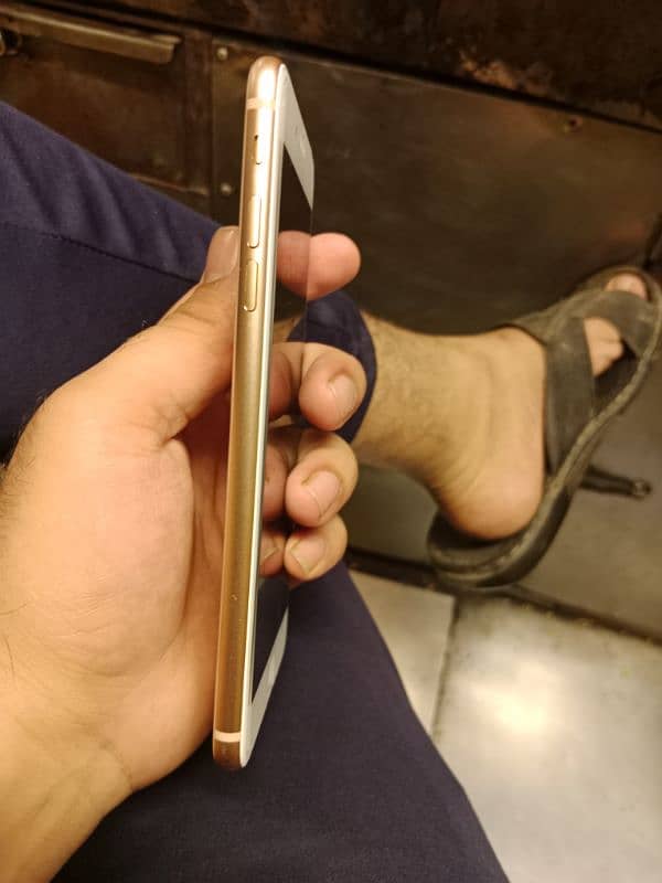 I phone 8 plus rose gold 1