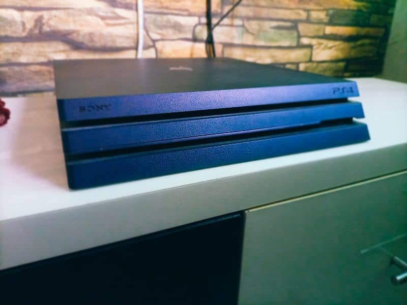 PS4 PRO Latest model With BoX almost new Condition Original Controller 2