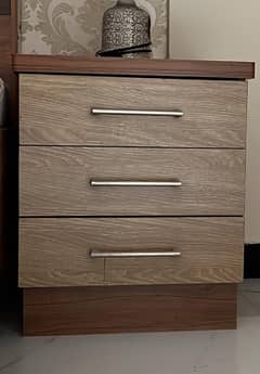 2 single bed and side drawer