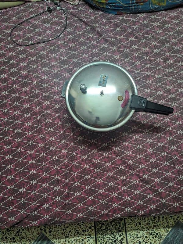 pressure cooker for sale new condition 0