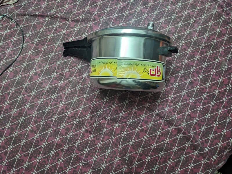 pressure cooker for sale new condition 1