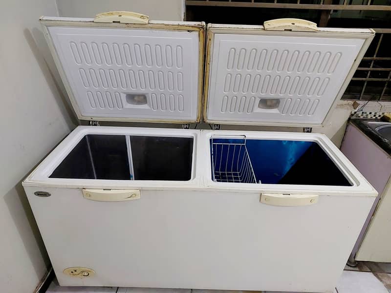 Waves Deep Freezer in perfect condition 2