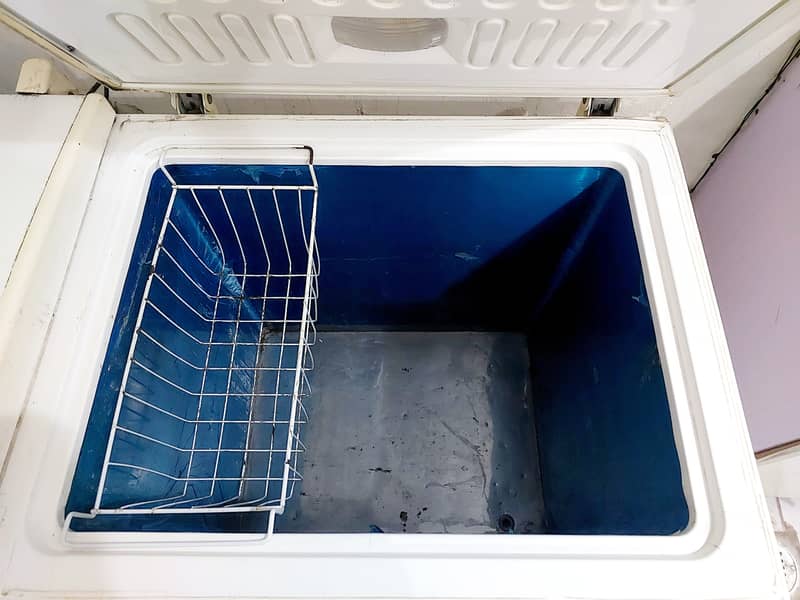 Waves Deep Freezer in perfect condition 4