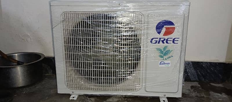 gree ac one hand used conditions neat and clean 2