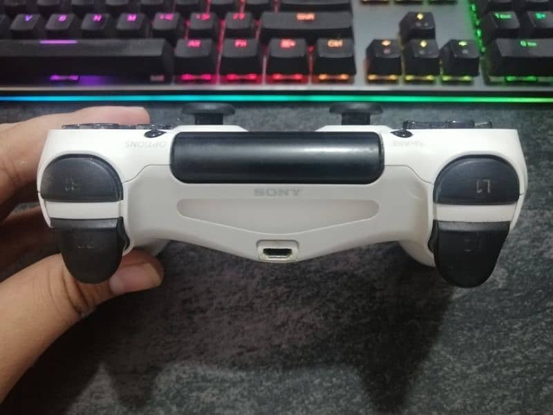 2 PS4 Dual Shock Controller 1