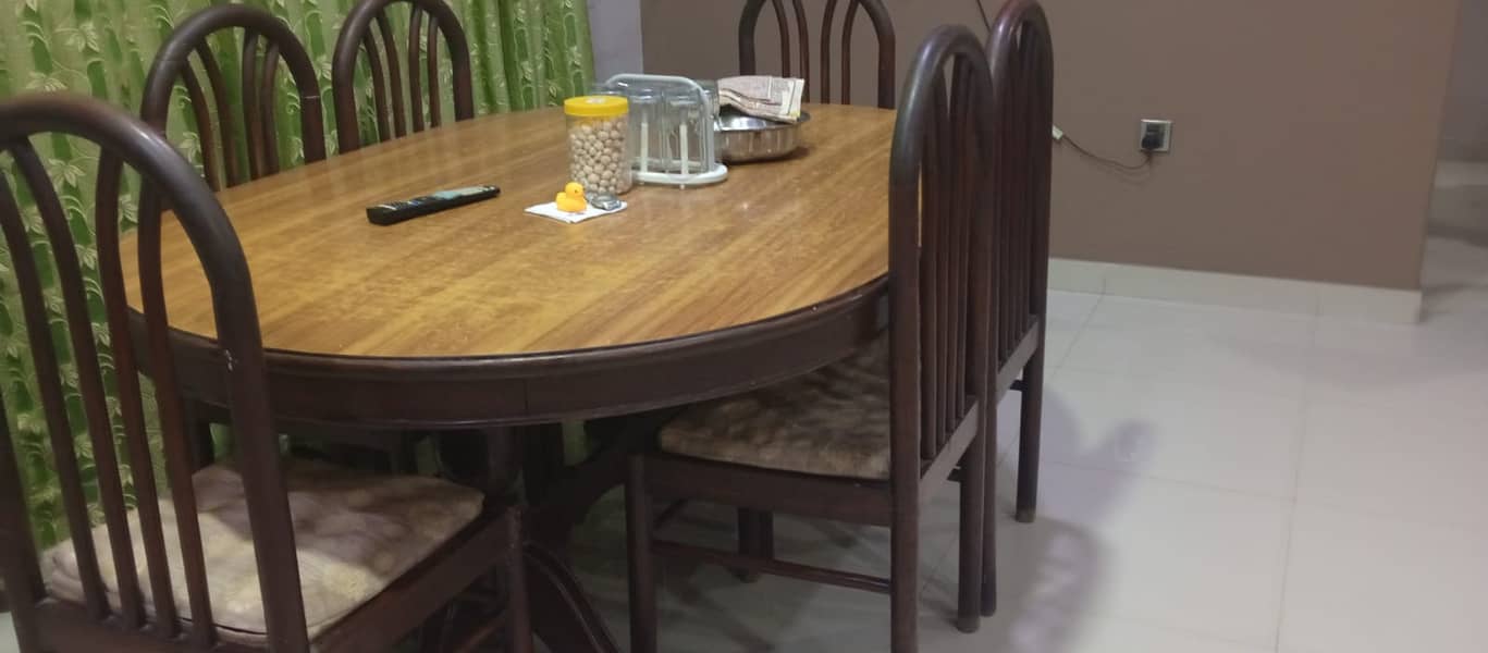 Selling Dining table with 6 chairs 3