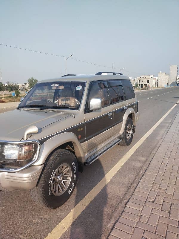 Mitsubishi Pajero 1993 4