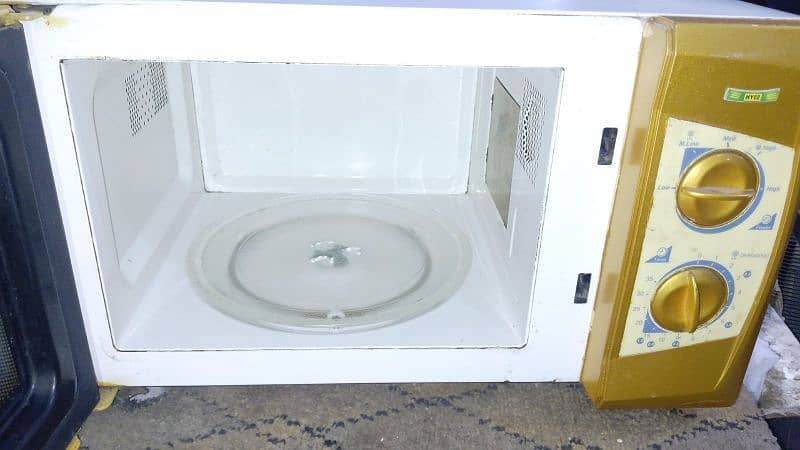 microwave 20 liter good condition 2