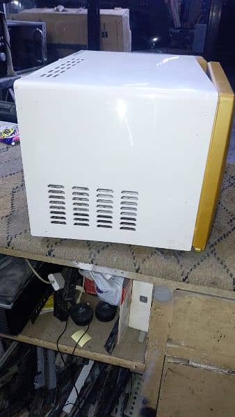 microwave 20 liter good condition 5