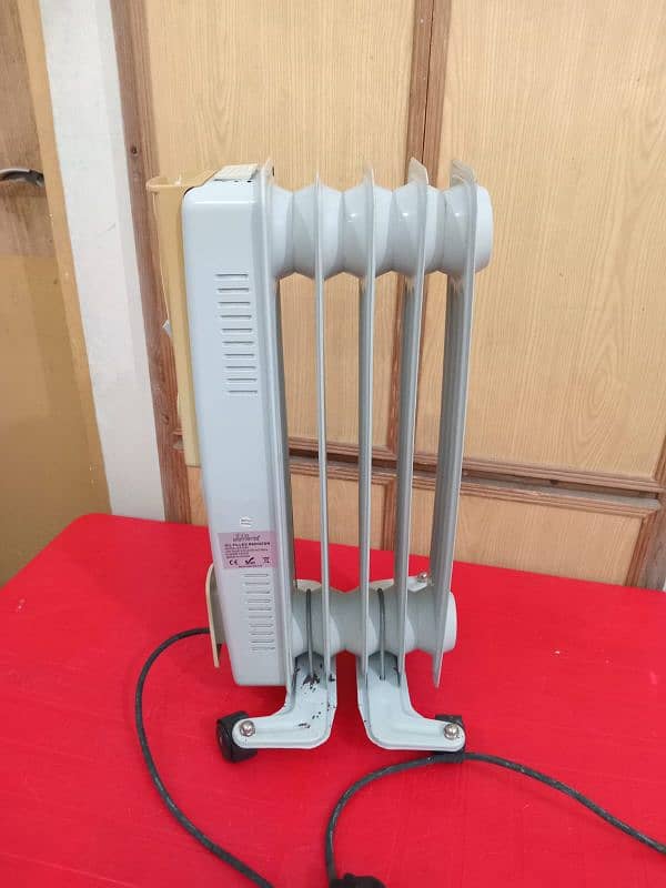 Daewoo 7 Fins Electric Oil Filled Radiator/ Heater 9