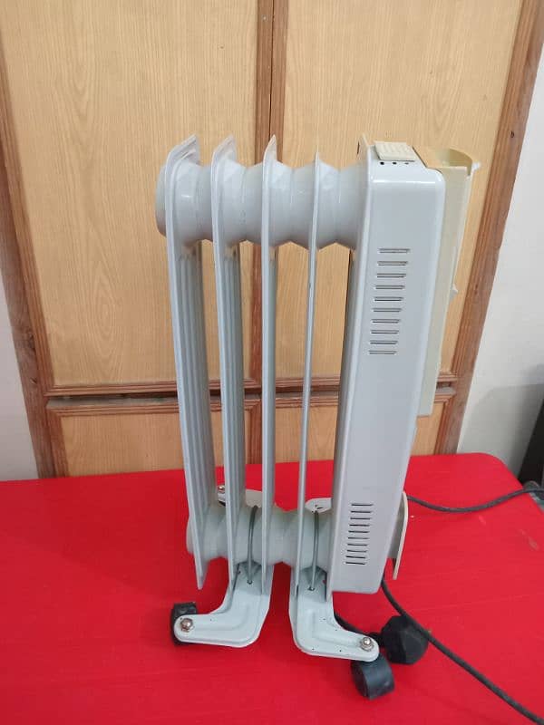 Daewoo 7 Fins Electric Oil Filled Radiator/ Heater 10