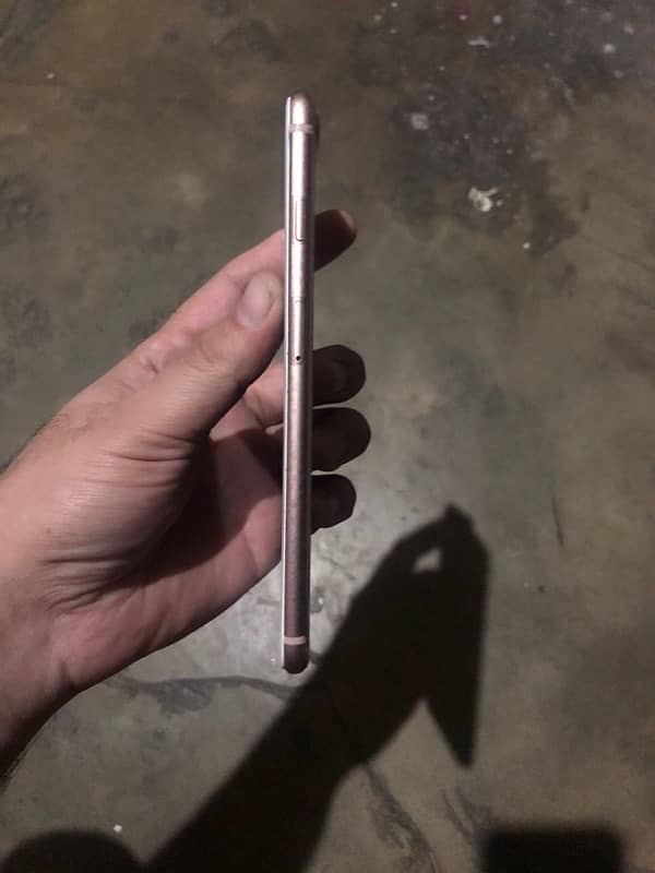 iPhone 8 Plus gold colour 1