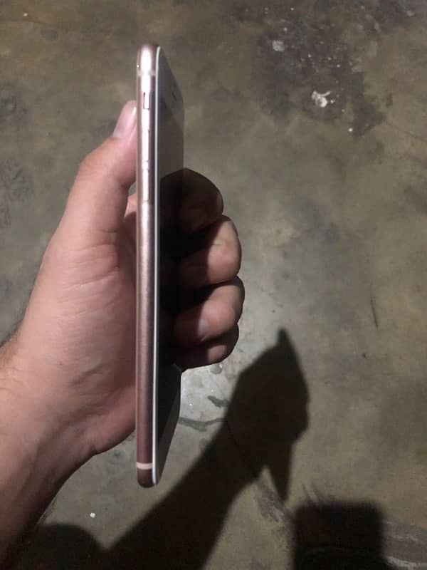 iPhone 8 Plus gold colour 2