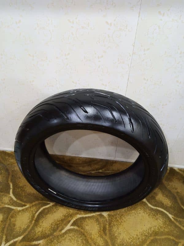 Bridgestone tyre 190/50/17 1