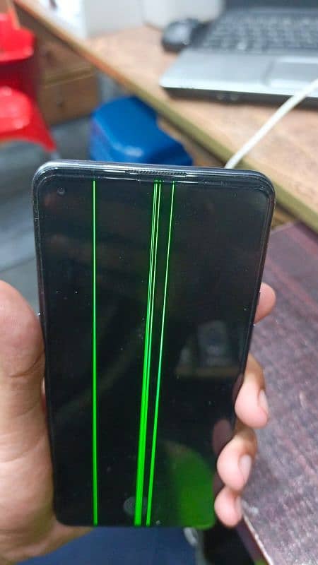 OnePlus 9 8/128 all ok ha Sirf display ma green line 3