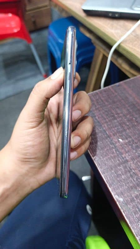 OnePlus 9 8/128 all ok ha Sirf display ma green line 4