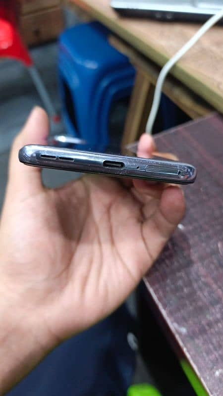 OnePlus 9 8/128 all ok ha Sirf display ma green line 5