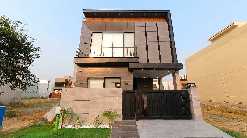 Prime Location House Of 5 Marla Is Available For sale In DHA 9 Town, Lahore 5