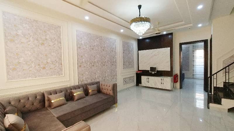 Prime Location House Of 5 Marla Is Available For sale In DHA 9 Town, Lahore 8