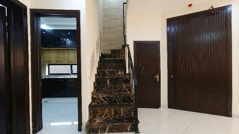 Prime Location House Of 5 Marla Is Available For sale In DHA 9 Town, Lahore 19