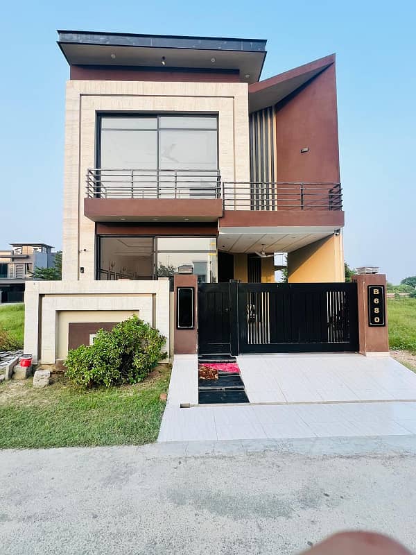 Modern Alivated Low Budget 5 Marla House In DHA For Sale. 0