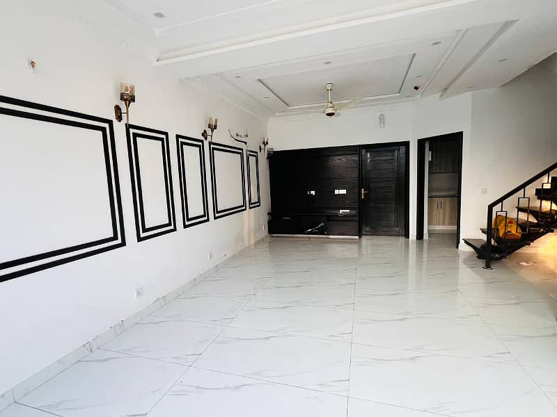 Modern Alivated Low Budget 5 Marla House In DHA For Sale. 3