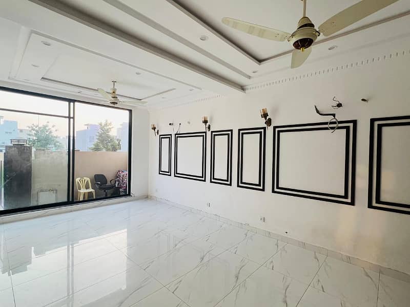 Modern Alivated Low Budget 5 Marla House In DHA For Sale. 8