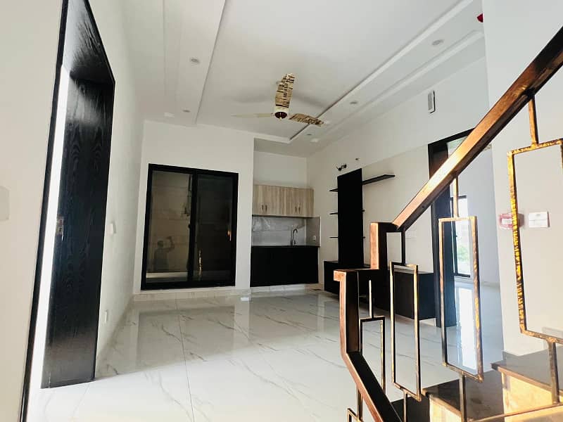 Modern Alivated Low Budget 5 Marla House In DHA For Sale. 10