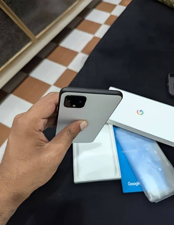 Google Pixel 4 3