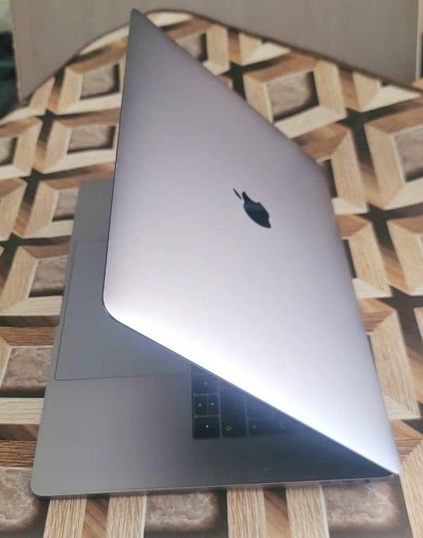 MacBook pro 15 inch 2