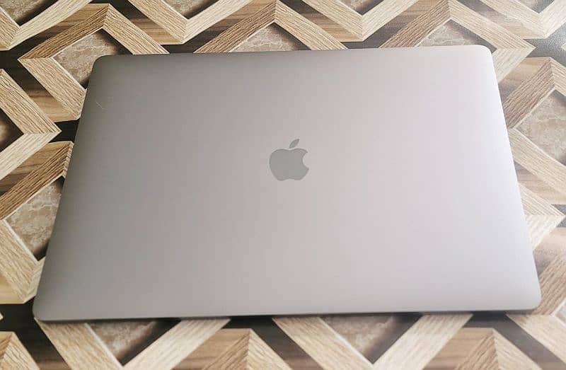 MacBook pro 15 inch 5