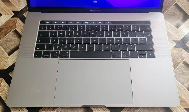 MacBook pro 15 inch 6