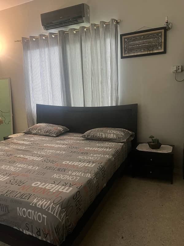 Good quality and very nice bed set with two side tables 1