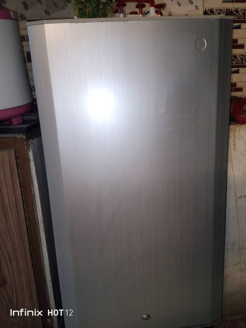 PEL room frige for sale in good working condition. . no any foult 4