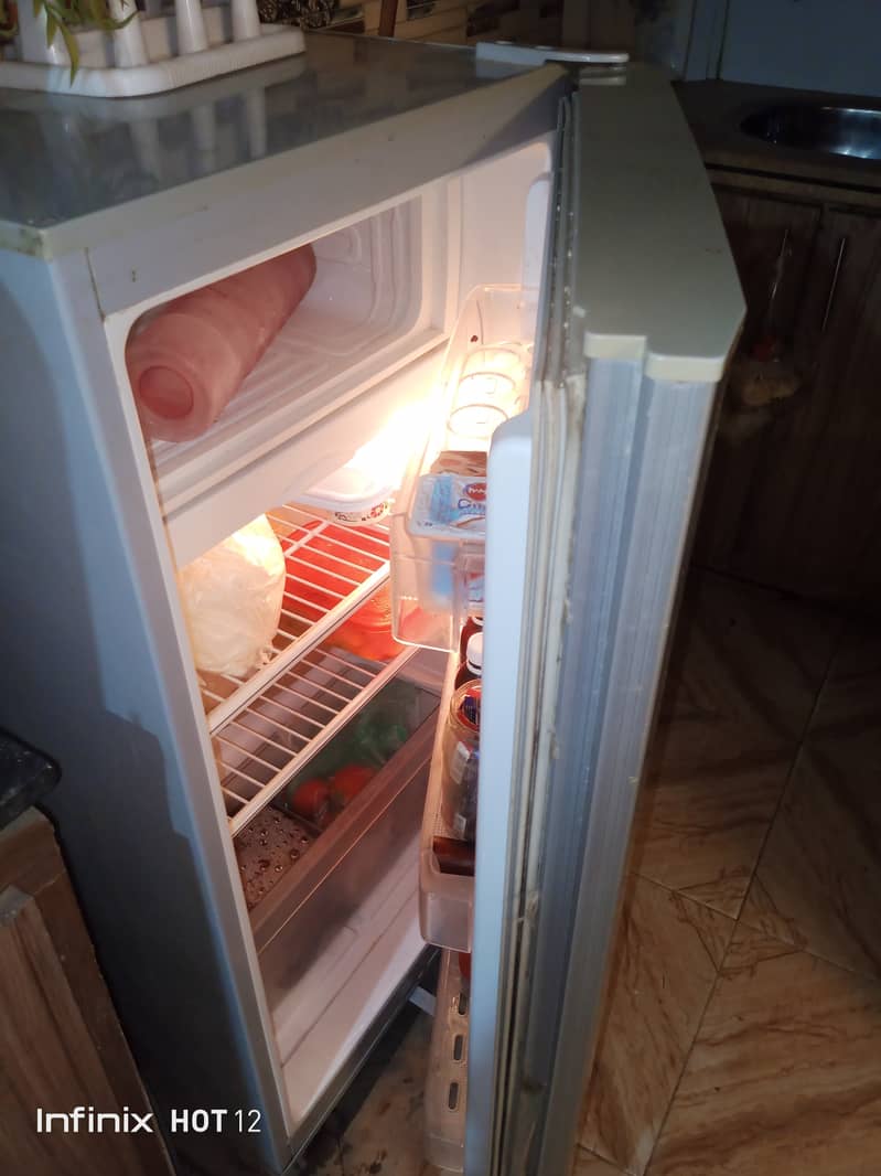 PEL room frige for sale in good working condition. . no any foult 8