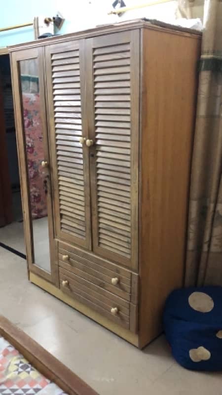 3 door cupboard good condition 8