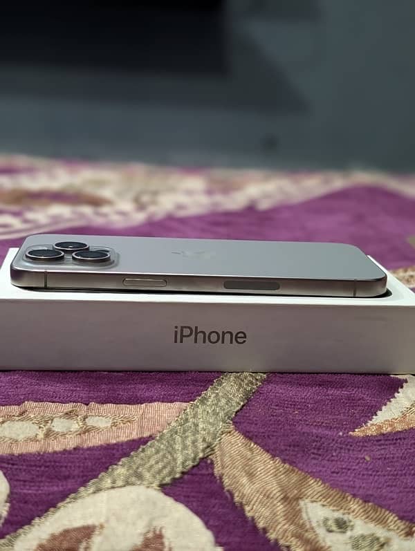 iphone 15 pro Max Natural titanium 2