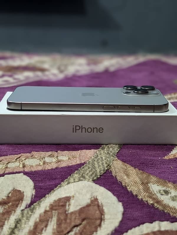 iphone 15 pro Max Natural titanium 4