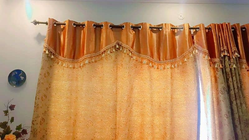 4 curtains Banarsi kapra bht achi condition mein 1