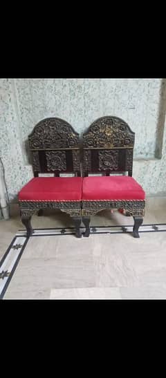 royal chairs of chikboard 0