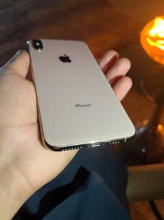 i phone xs max 256/gb gold clr 79% helth condation 10/10