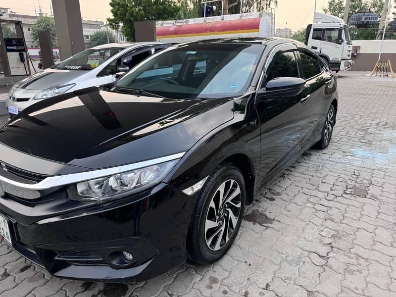 Honda Civic Hardtop without sunroof 2016 3