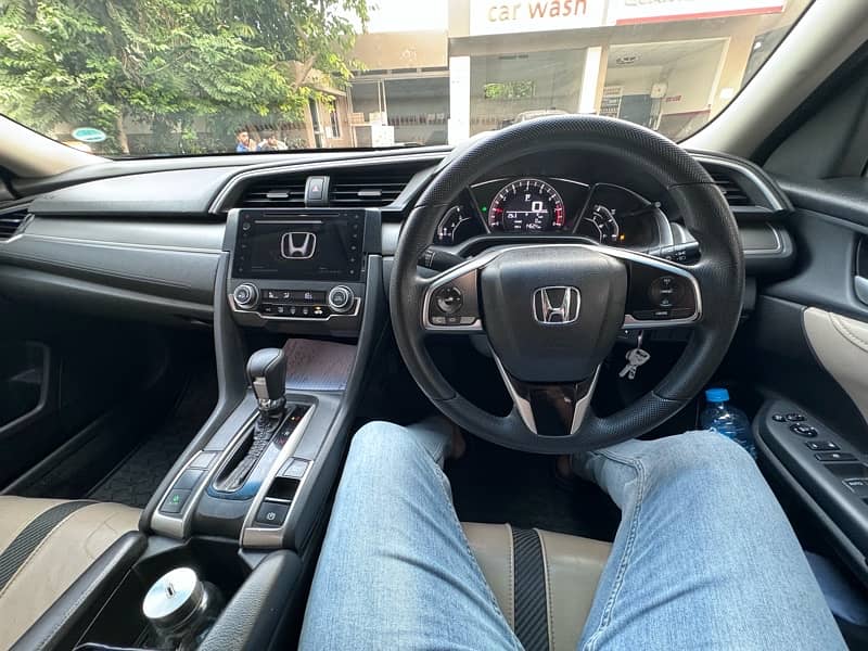 Honda Civic Hardtop without sunroof 2016 4