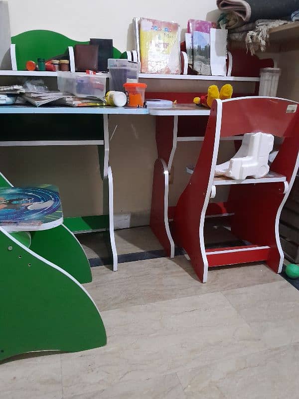 kids table chair 2