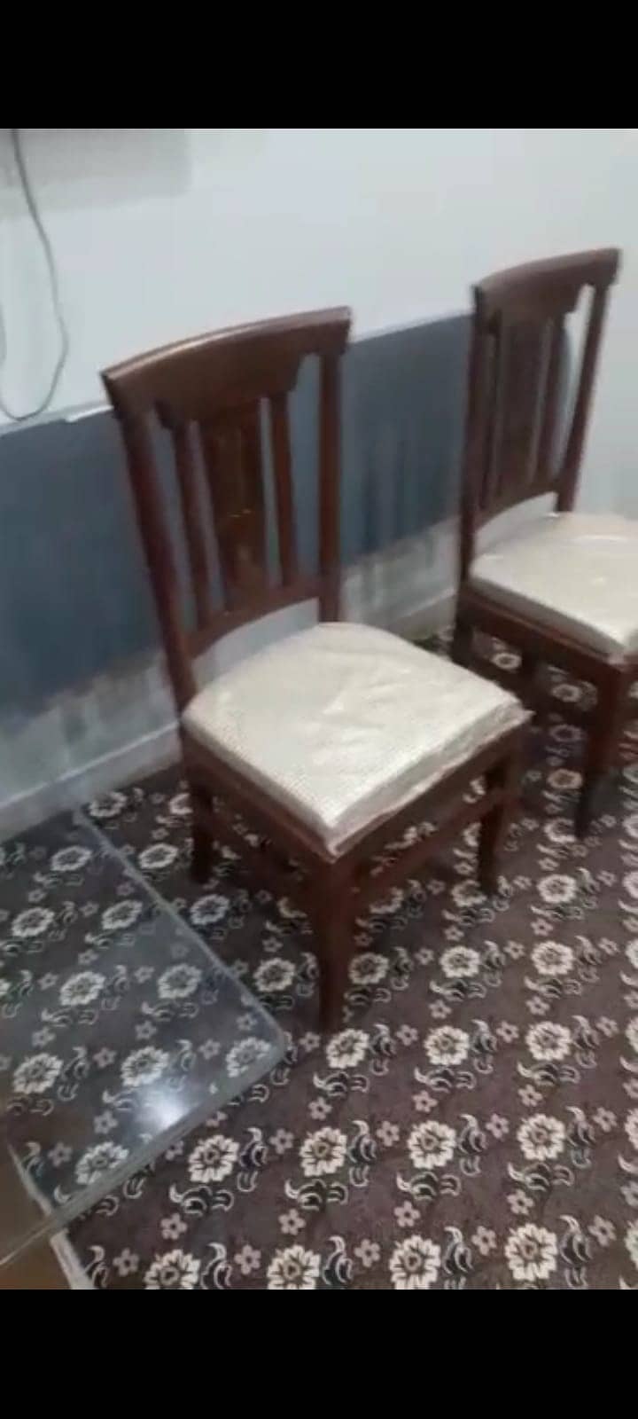 Urgent Dinning table with 5 chairs. 1