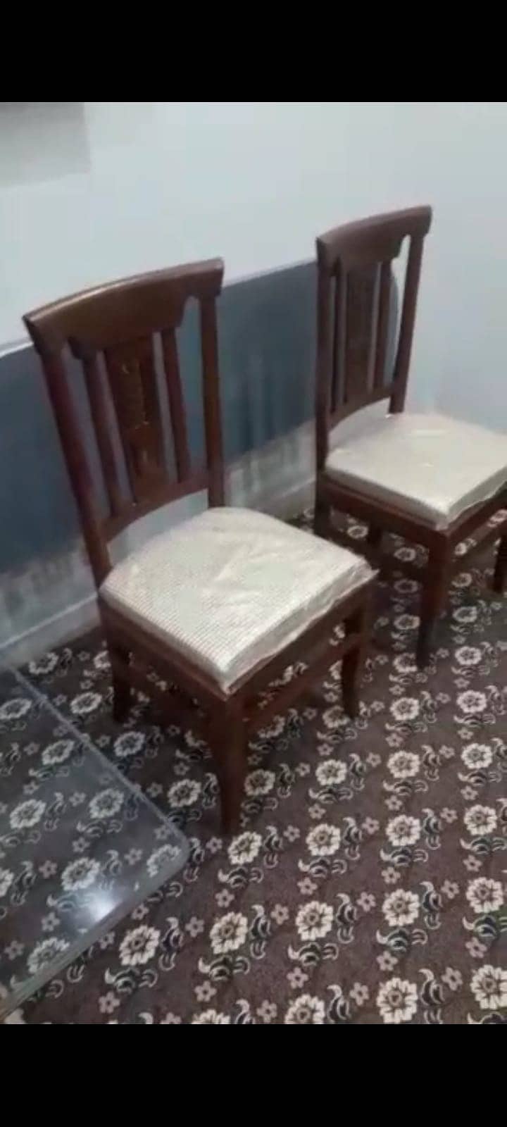 Urgent Dinning table with 5 chairs. 4