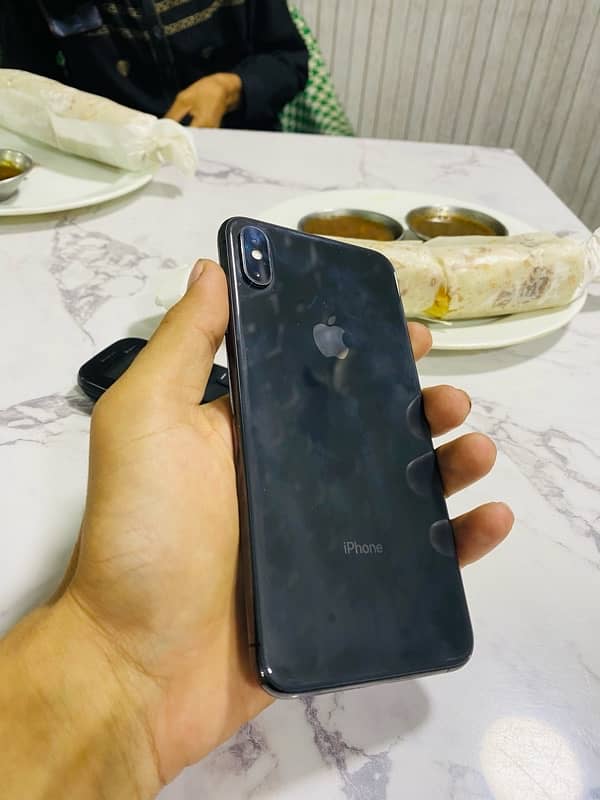 iPhone Xs Max 6